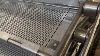 Transportband van roestvrij staal met lamellenketting, geperforeerde metalen plaat en gat