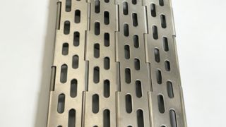 Kettingschakel geperforeerde metalen plaattransportband met gat voor ovenbakkerij gloeioventunnel