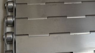 Metalen roestvrijstalen lamellenketting link metalen plaat chip transportband voor koekjesoven bakkerij Anneali