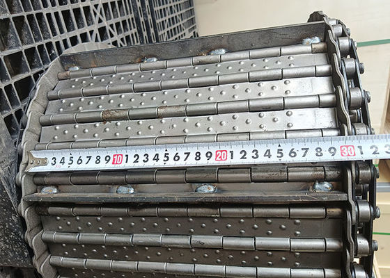 Heavy Duty 3 mm dikte Carbon Steel Plate Conveyor Belt Met Baffle Voor Chip Cleaner