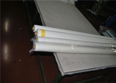 De Polyester van de waterweerstand het Vastbouten Doek met Geel en Wit Monofilament