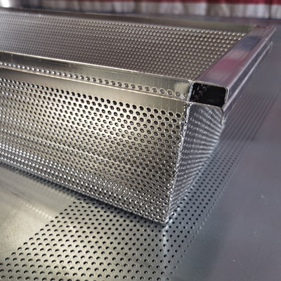 Goede prijs. 304 Roestvrijstalen Geperforeerde Stapelbare Trays met Handvatten online