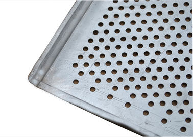 Goede prijs. Het vlakke en Geperforeerde Dienblad van het Aluminiumbaksel met Opgeheven Randen 20mm Dienbladhoogte online
