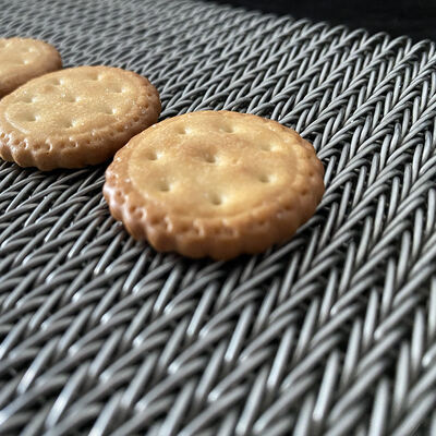 Carbon Steel Compound Balanced Wire Mesh Conveyor Belt 350°C Herringbone for Bakery Oven Chain Driven Custom