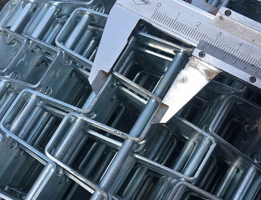 Op zwaar werk berekende Honingraat Vlakke SGS Gi Mesh Conveyor Belt